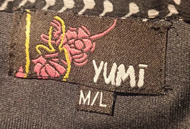 Vestido Yumi Negro con Flores Rojas