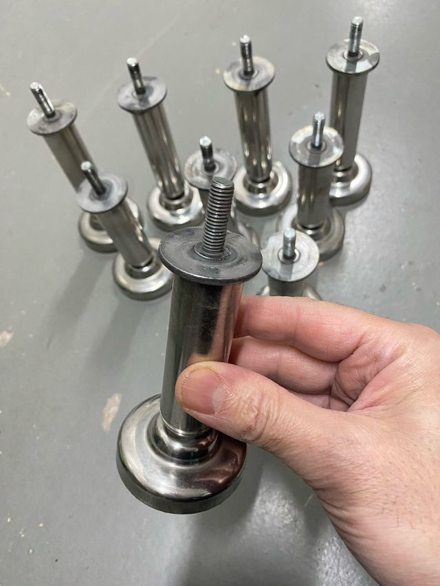 9 gambe in acciaio con filettatura