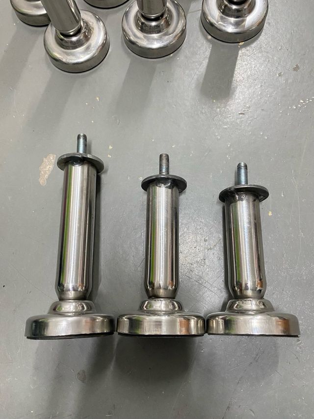 9 gambe in acciaio con filettatura