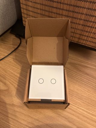 Interruptor táctil doble blanco.