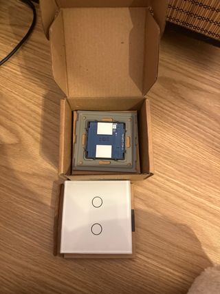 Interruptor táctil doble blanco.