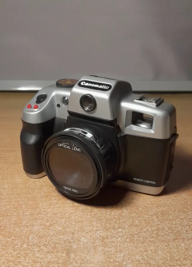 Cámara Canomatic Plata y Negra