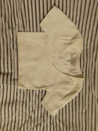 Camiseta blanca manga corta cuello V