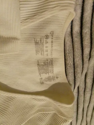 Camiseta blanca manga corta cuello V