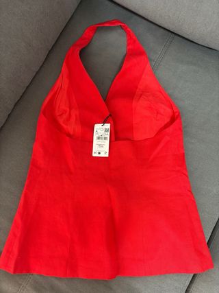 Blusa Mango escotada roja