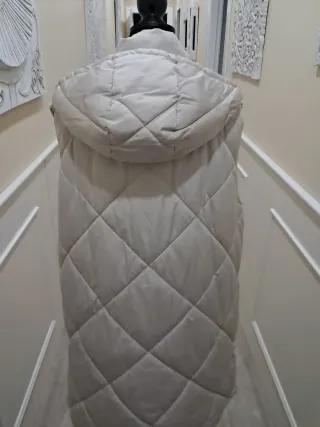 Chaleco largo acolchado beige