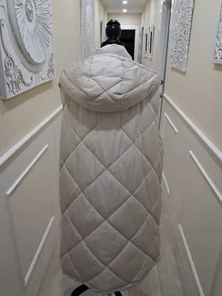 Chaleco largo acolchado beige