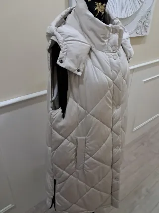 Chaleco largo acolchado beige