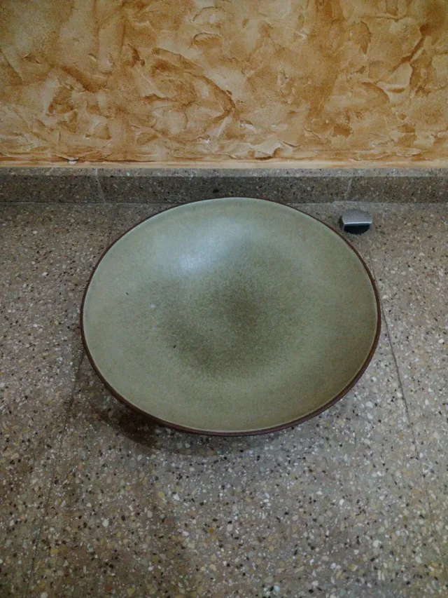 Frutero moderno sin usar