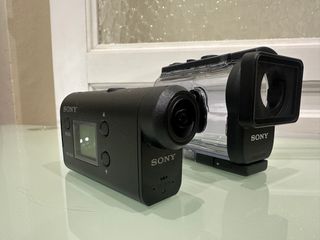 Cámara Sony HDR-AS50 con carcasa