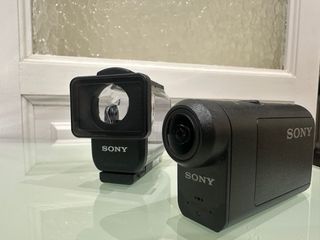 Cámara Sony HDR-AS50 con carcasa