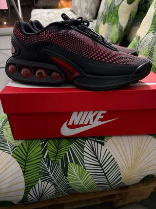 Nike DN Zapatillas Negras y Rojas