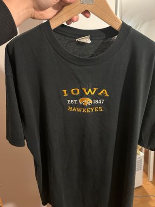 Camiseta Vintage Lee Iowa Hawkeyes Negra