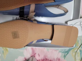 Zapatos Hispanitas azules sin estrenar