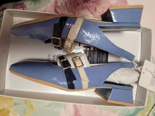 Zapatos Hispanitas azules sin estrenar