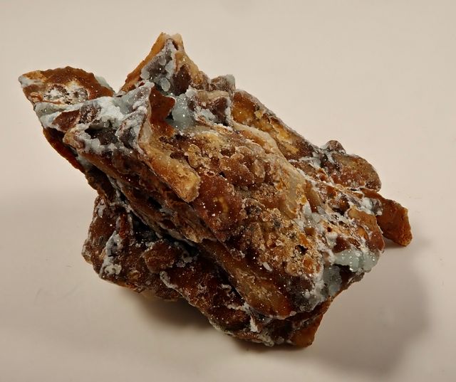 Plumbogummita mineral