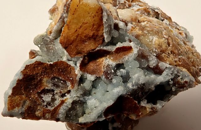 Plumbogummita mineral