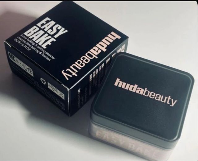 Huda Beauty Polvos Translúcidos Beige