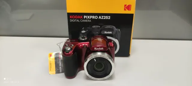 Cámara Kodak Pixpro AZ252 Roja