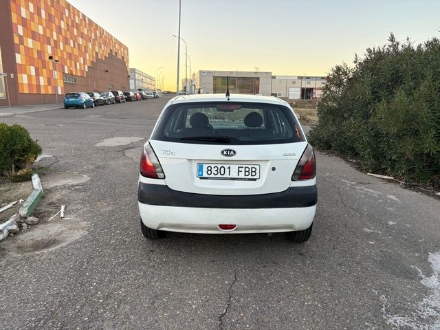KIA Rio Pegatina2006