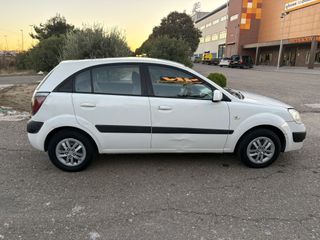 KIA Rio Pegatina2006