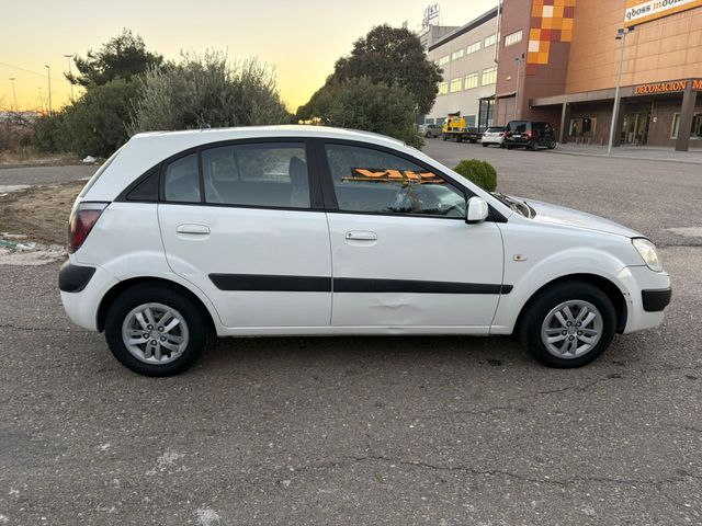 KIA Rio Pegatina2006