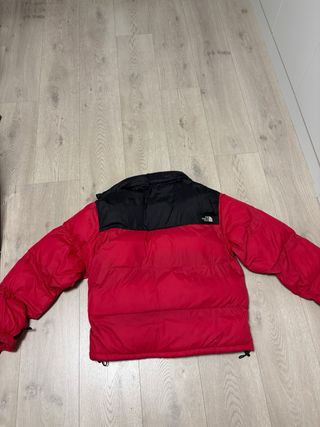 Cazadora The North Face Roja y Negra