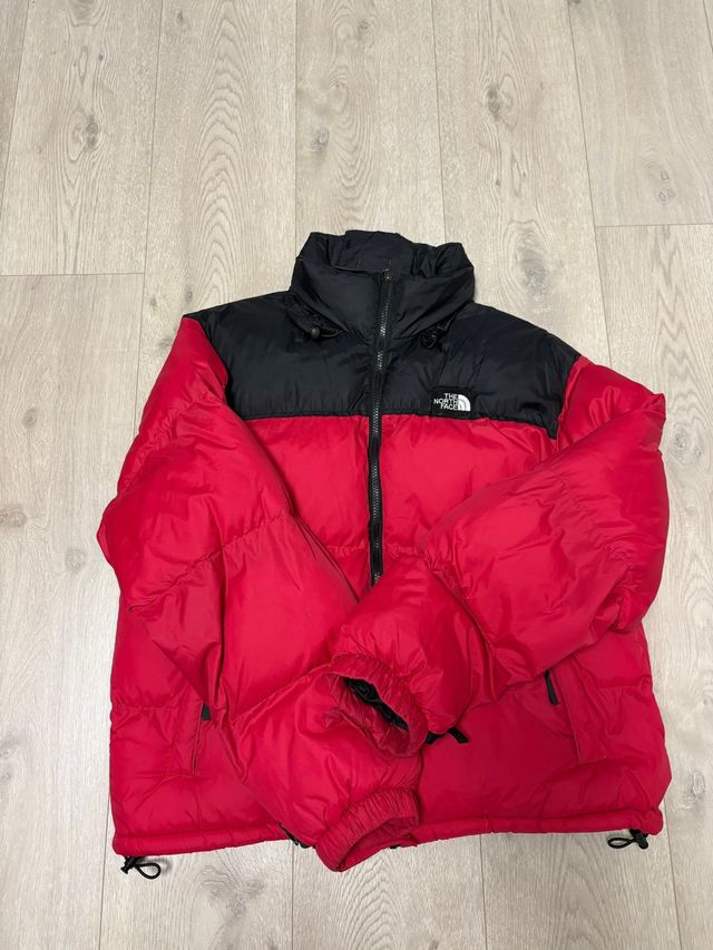 Cazadora The North Face Roja y Negra