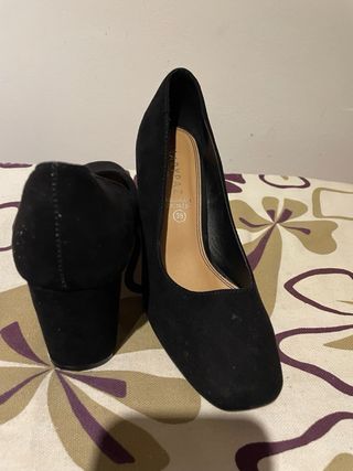 Zapatos de tacón cuadrado negros