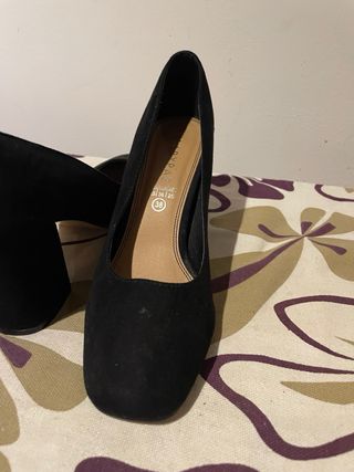 Zapatos de tacón cuadrado negros