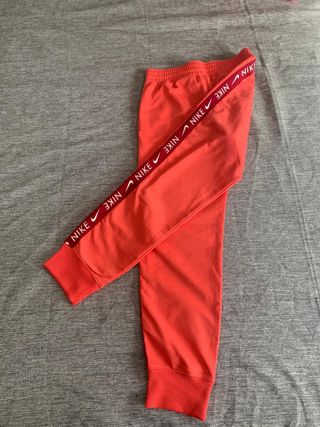 Conjunto deportivo Nike naranja