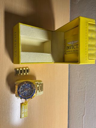 Reloj Invicta Dorado y Azul