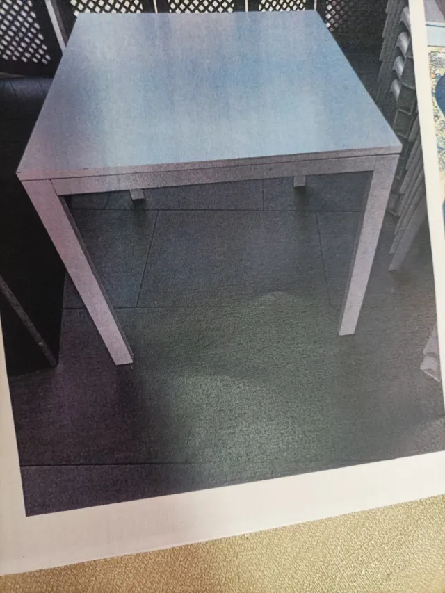 Mesa de madera y metal