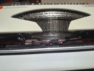 Máquina Escribir Olympia Traveller De Luxe