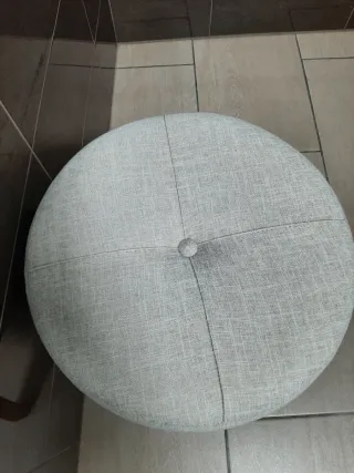 Sgabello rotondo in tessuto e legno