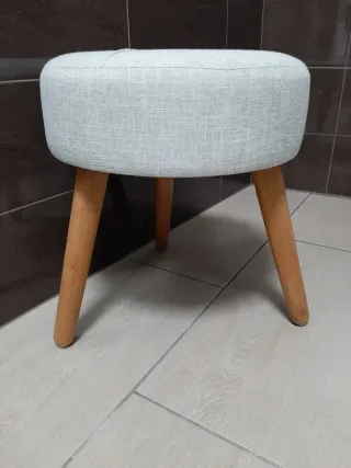 Sgabello rotondo in tessuto e legno