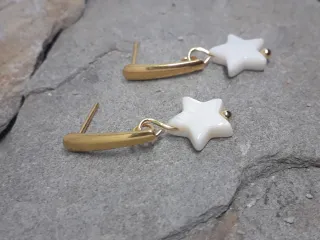 Pendientes dorados estrella nacar