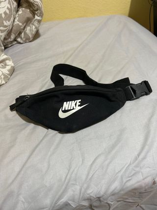 Riñonera Nike Negra