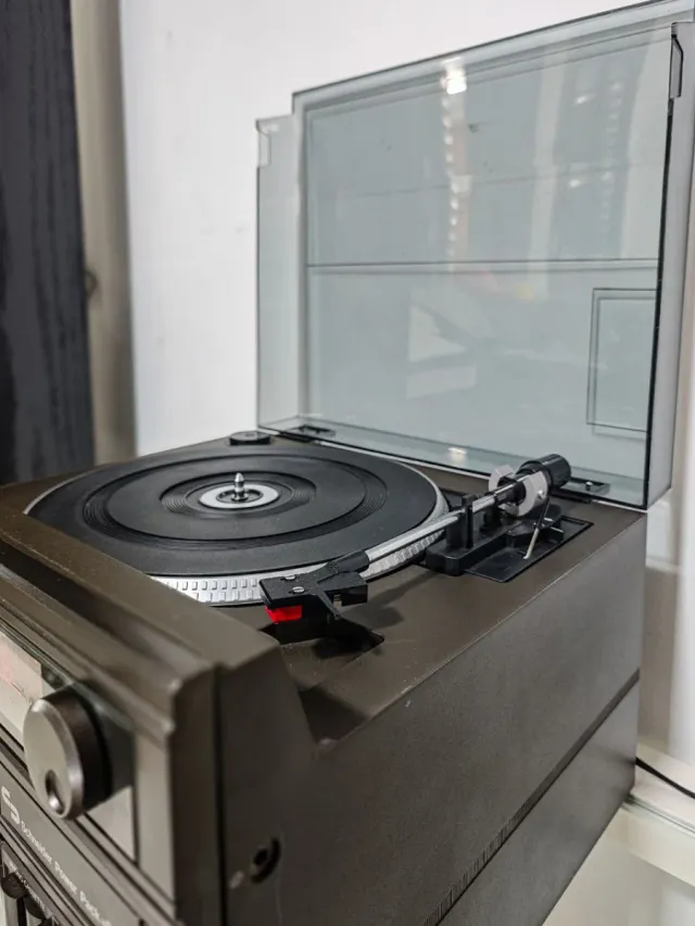 Schneider TEAM 12 de Luxe – equipe HiFi vintage