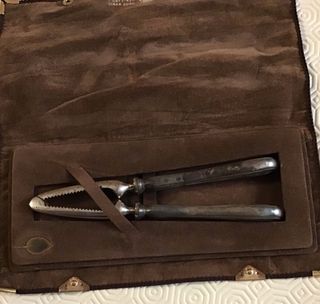 Schiaccianoci in argento con custodia originale