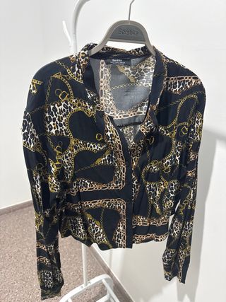 Camisa Bershka Estampado Cadenas Talla M