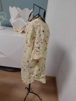 Blusa H&M floral amarilla talla 44