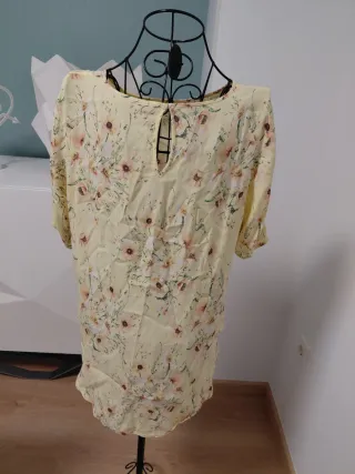 Blusa H&M floral amarilla talla 44
