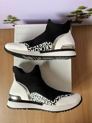 Zapatillas Michael Kors Negras y Blancas