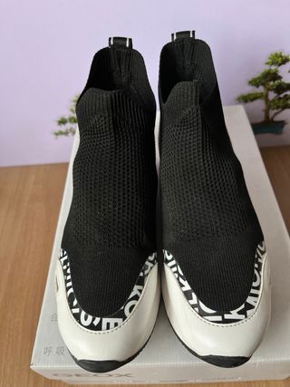 Zapatillas Michael Kors Negras y Blancas