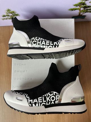 Zapatillas Michael Kors Negras y Blancas