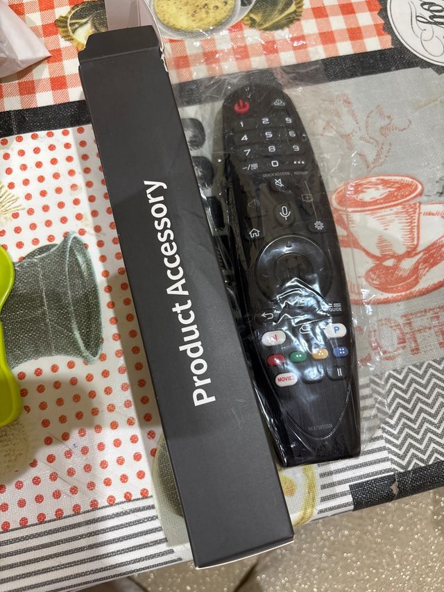 Control remoto LG negro con puntero y voz