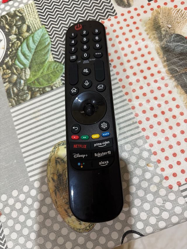 Control remoto LG negro con puntero y voz