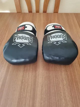 Guantes de boxeo Buddha negros y blancos