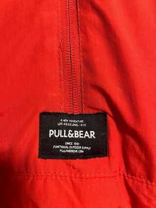 Cazadora Anorak Roja Pull&Bear